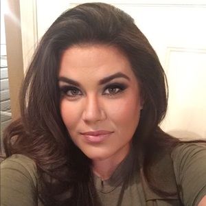 Meet your Posher, Taneil